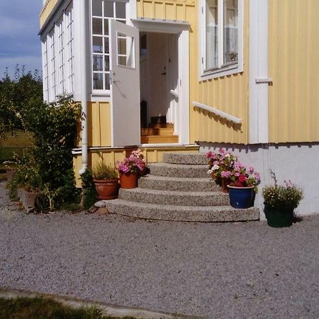 Charmig Villalaegenhet 150 M Fran Vaenerns Strand Mariestad Exterior foto