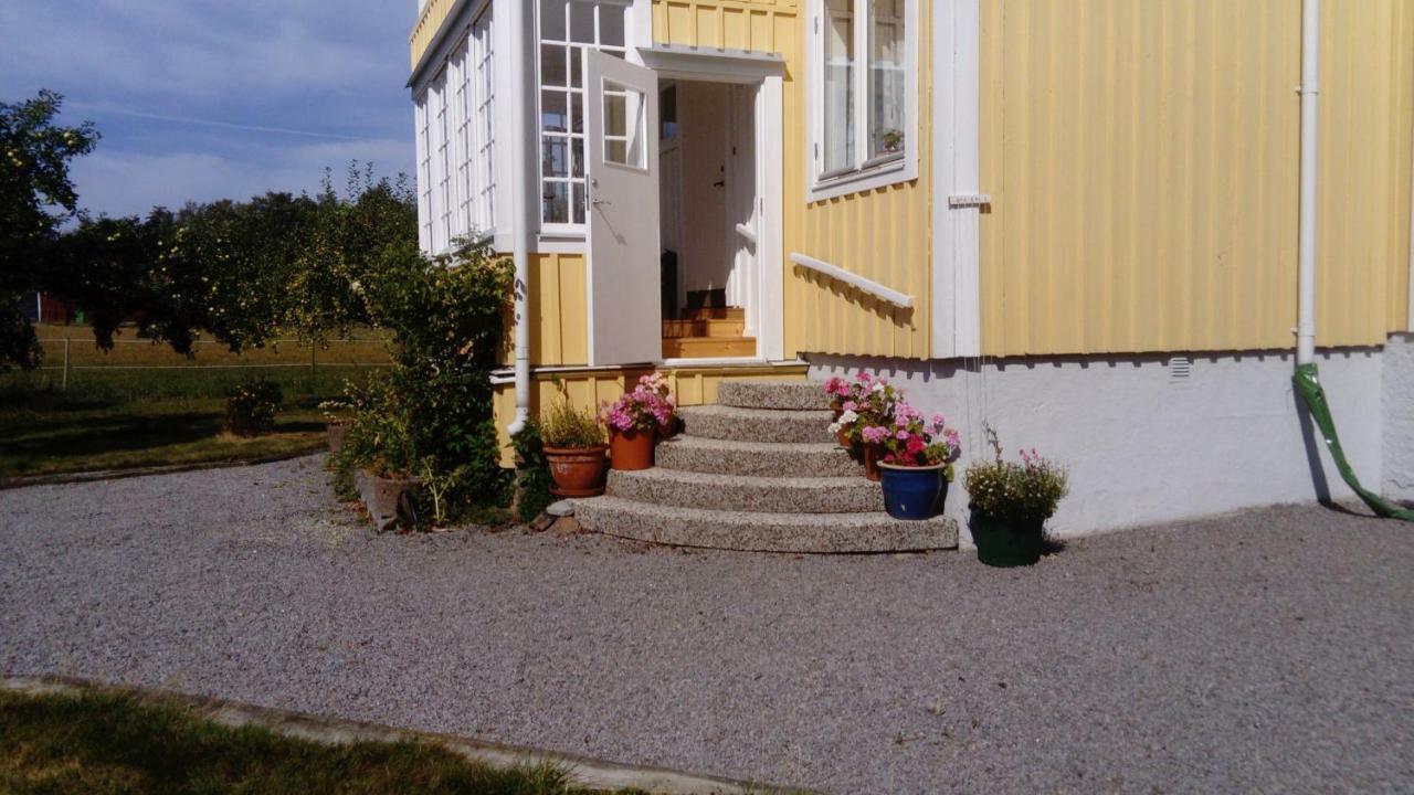Charmig Villalaegenhet 150 M Fran Vaenerns Strand Mariestad Exterior foto